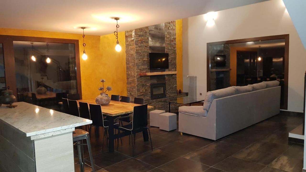 Casa Rural La Puerta Del Rio Lobos San Leonardo De Yague Exterior photo