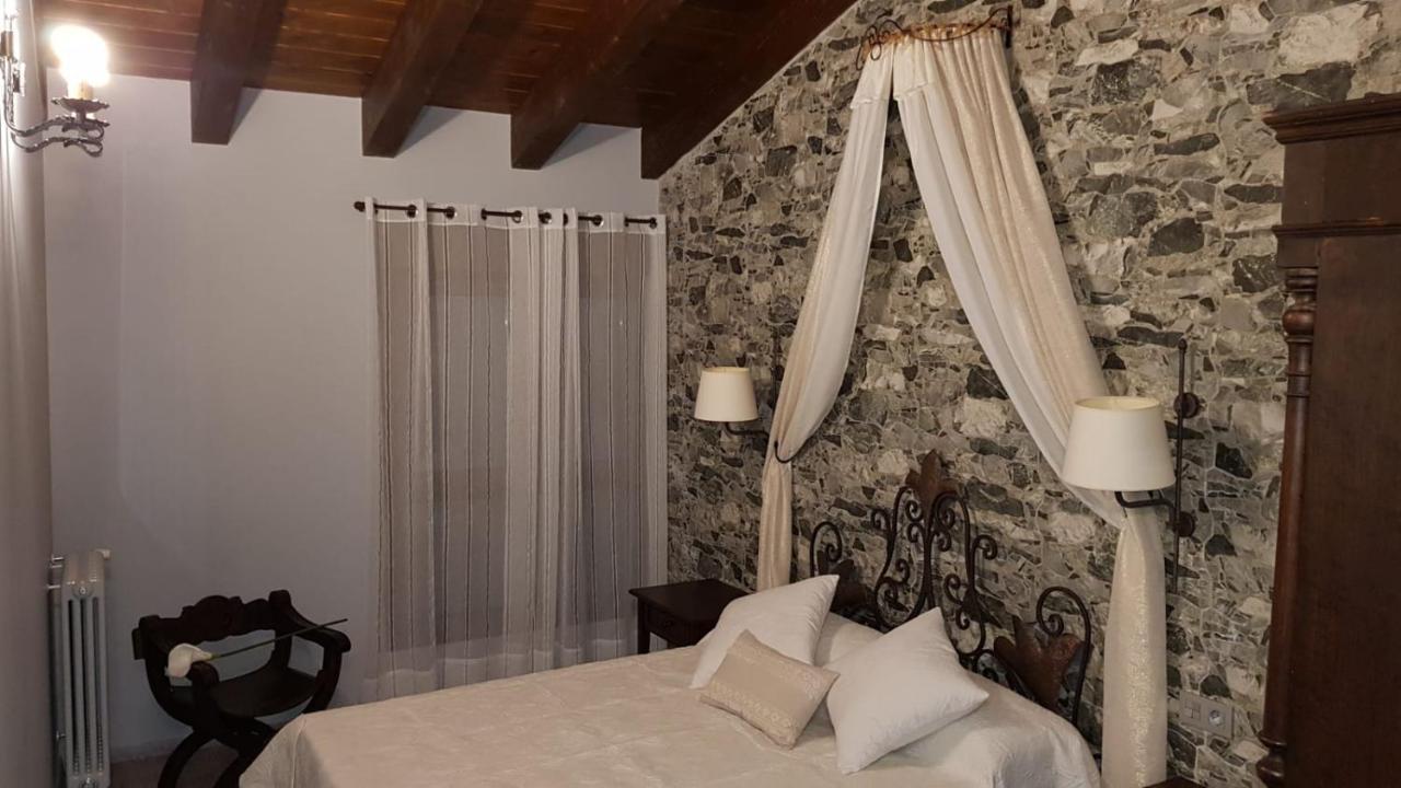 Casa Rural La Puerta Del Rio Lobos San Leonardo De Yague Exterior photo