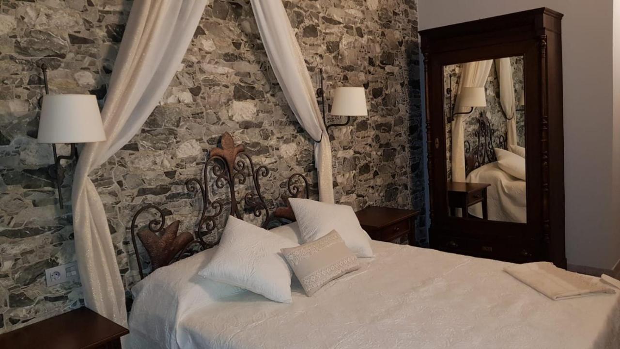 Casa Rural La Puerta Del Rio Lobos San Leonardo De Yague Exterior photo
